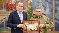 Вячеслав Гладков вручил региональные награды бойцам «БАРС-Белгород»