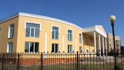 Особняк с колоннами. Почему простаивает и ветшает бывшее здание прокуратуры в Строителе