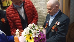 Яковлевские волонтёры Победы поздравили ветерана ВОВ в рамках акции «Торт для победителей»