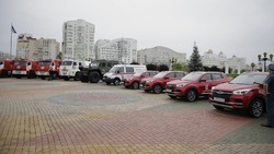  Вячеслав Гладков вручил ключи от 11 единиц новой техники белгородским спасателям и пожарным