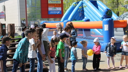 Яковлевские дети открыли летний сезон игр в Строителе