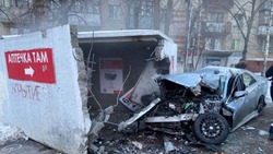 Водитель иномарки во время погони в Белгороде влетел в укрытие 