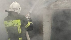 Чердак жилого дома сгорел в Вислом Яковлевского округа 