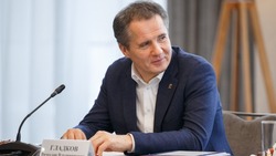 Вячеслав Гладков поздравил белгородок с Днём Матери
