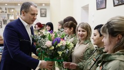 Вячеслав Гладков поздравил участниц белгородской территориальной самообороны с 8 Марта