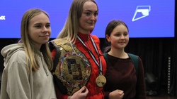 Яковлевская молодёжь встретилась с чемпионкой мира по ММА Дарьей Пироговой