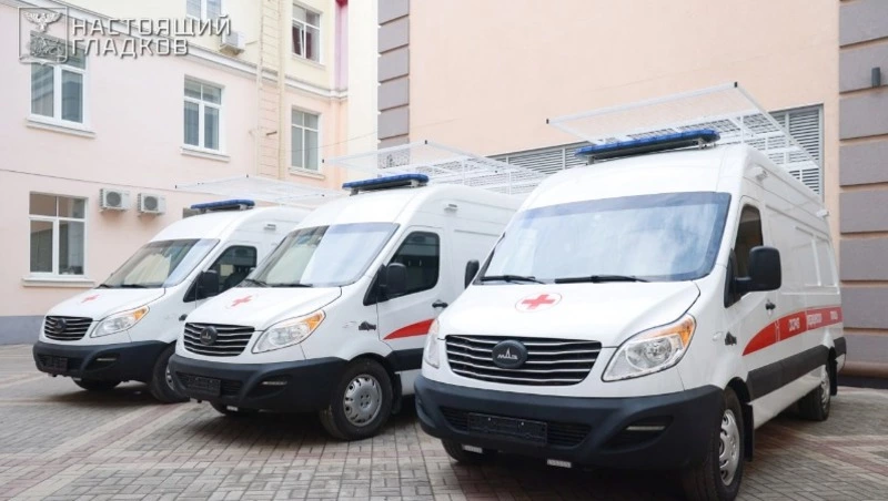 Гладков передал три бронированные скорые в приграничье 