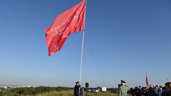 Знамя Победы подняли на Меловой горе в Белгороде