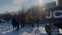 Рабочие продолжили очистку реки Гостёнка в Белгороде от мусора и ила