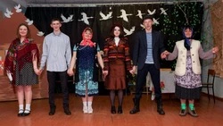 Сюжеты на все времена. Как театральная студия «Маска» из Яковлево поставила «Любовь и голуби» 