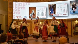 Настольный календарь «От нити к костюму» презентовали в Белгородском музее народной культуры