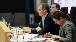 Вячеслав Гладков ознакомился с проектами муниципалитетов по патриотическому воспитанию детей