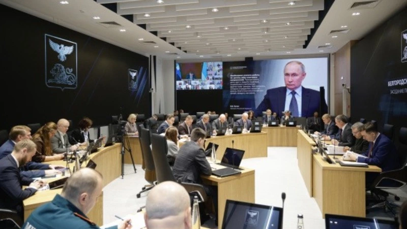 Гладков раскритиковал формальные ответы чиновников после прямой линии