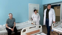 Вячеслав Гладков проведал раненых ребят в детской областной больнице 