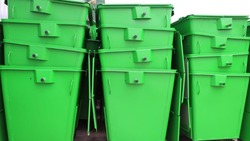 Новые контейнеры для мусора стали поступать в муниципалитеты Белгородской области