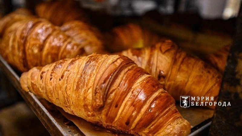 Гладков вместе с супругой оценил выпечку в пекарне ветерана СВО