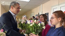 Вячеслав Гладков поздравил сотрудниц госпиталя с наступающим 8 Марта