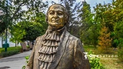 Бронзовые Мичурин и Щепкин появились на аллее в центре Белгорода