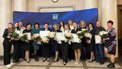 Вячеслав Гладков вручил именные стипендии в номинации «Образование и педагогические науки»