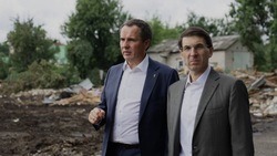 Игорь Щёголев осмотрел ход восстановительных работ на повреждённых после обстрела домах в Белгороде