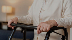 Минтруд попросили увеличить пенсионные баллы за уход за инвалидами