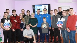 Студенты Яковлевского политеха встретились с известными футболистами в городе Строителе