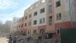 В Строителе завершается долгожданный снос заброшенного здания бывшего общежития по улице Кривошеина