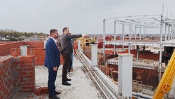 Олег Медведев проинспектировал ход строительства четвёртой школы в Строителе