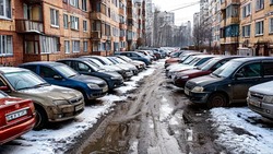 Жильцы домов по улице 5 Августа в Строителе испытывают дискомфорт от эгоистичных водителей