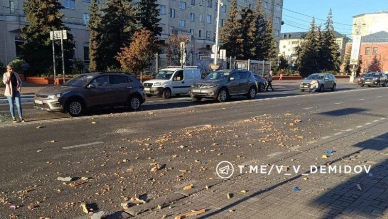 Мэр Белгорода показал последствия атаки у здания горадминистрации 