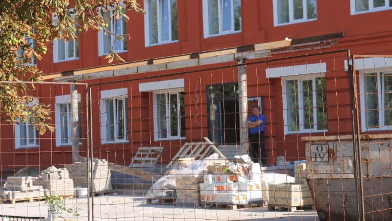 То, чего ждёт вся Дмитриевка. Капитальный ремонт школы завершат до 25 декабря 2023 года
