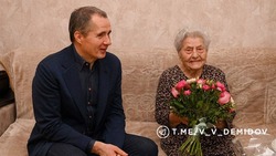Вячеслав Гладков поздравил «железную бабушку» со 103-летием