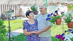 «Живу тобой, дышу с тобой». Супруги Свищёвы из села Смородино пронесли любовь через 50 лет