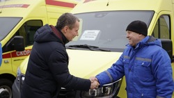 Вячеслав Гладков вручил ключи от новых автомобилей белгородским медикам