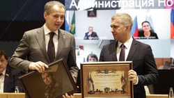Вячеслав Гладков наградил глав двух муниципалитетов за службу в «БАРСе-Белгород»