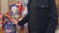 Вячеслав Гладков показал новогодние подарки для белгородских школьников 