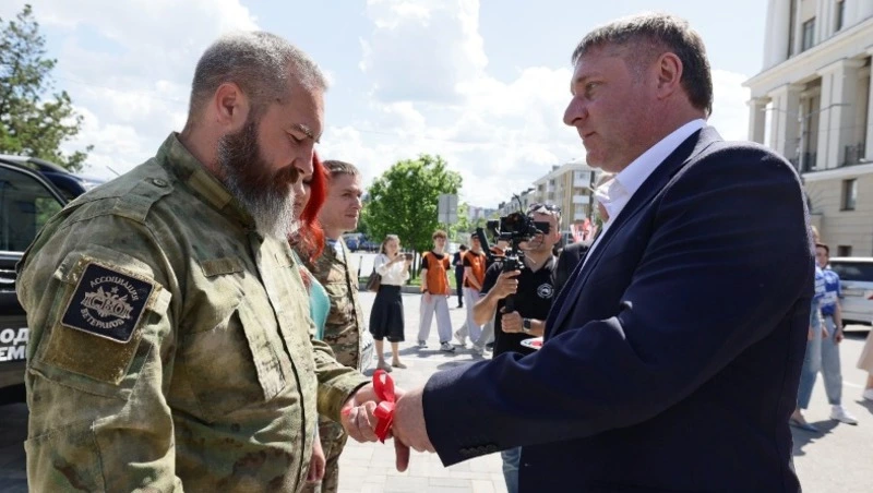 Шуваев встретил в Белгороде участников автопробега «Одна Родина — одна семья»