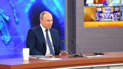 Владимир Путин поручил властям следить за ценами на продукты в России