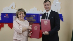 Яковлевский округ и Октябрьский район Ханты-Мансийского округа заключили соглашение