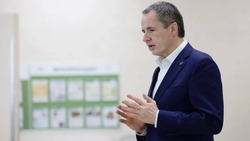 Вячеслав Гладков пообщался с жителями приграничья в ПВР 