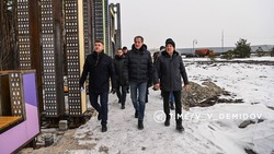Вячеслав Гладков осмотрел площадку под открытый бассейн в Сосновке