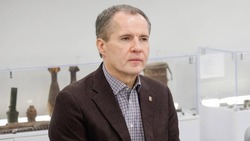 Вячеслав Гладков побывал на открытом уроке истории в третьей школе города Строителя
