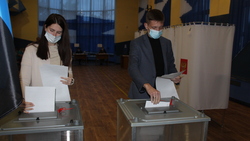 Глава Яковлевского округа Андрей Чесноков проголосовал на избирательном участке №1182