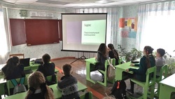 Яковлевские школьники познакомились с персональными помощниками в рамках «Урока цифры»