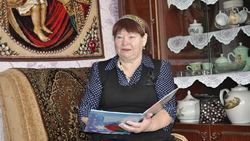 Библиотекарь из села Казацкого Валентина Наволокина 40 лет трудового стажа отдала книге