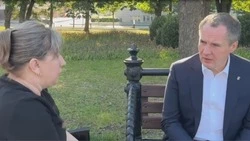 Вячеслав Гладков встретился с пострадавшей от обстрела жительницей Архангельского 