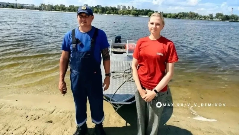 В Белгороде спасатели вытащили тонущего мужчину у буйков