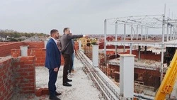 Олег Медведев проинспектировал ход строительства четвёртой школы в Строителе