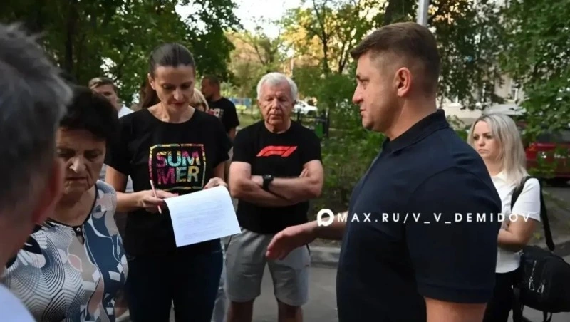 Демидов встретился с жителями дома в Белгороде, пострадавшего от атаки БПЛА 