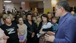 Вячеслав Гладков пообщался с вывезенными из приграничных сёл Белгородской области жителями